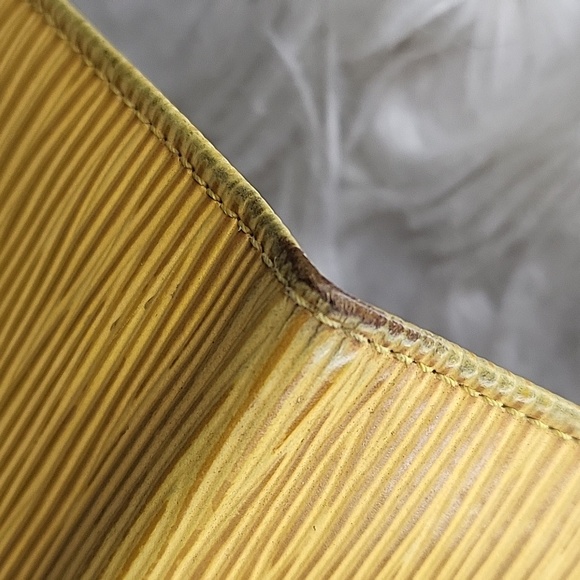 Louis Vuitton yellow epi card holder - Picture 6 of 12